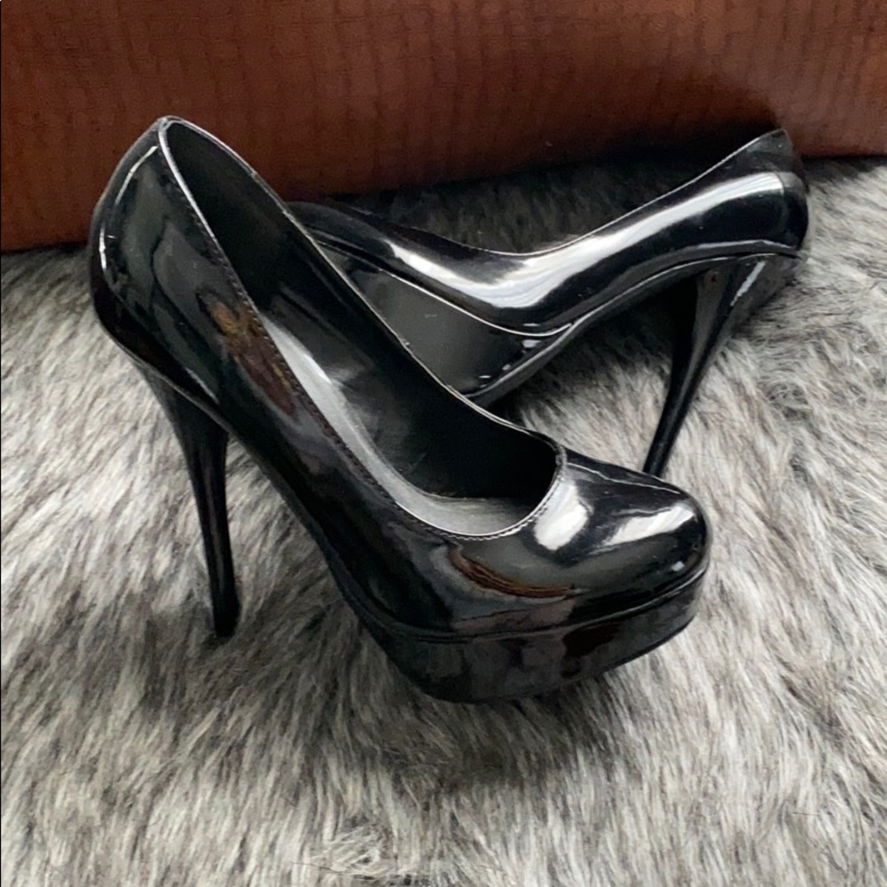 Closed toe pumps